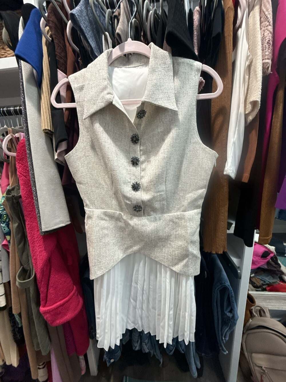 Commense Vest Size S Beige Sleeveless Pleated Top